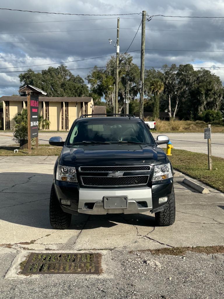 2008 Chevrolet Suburban LS's photo